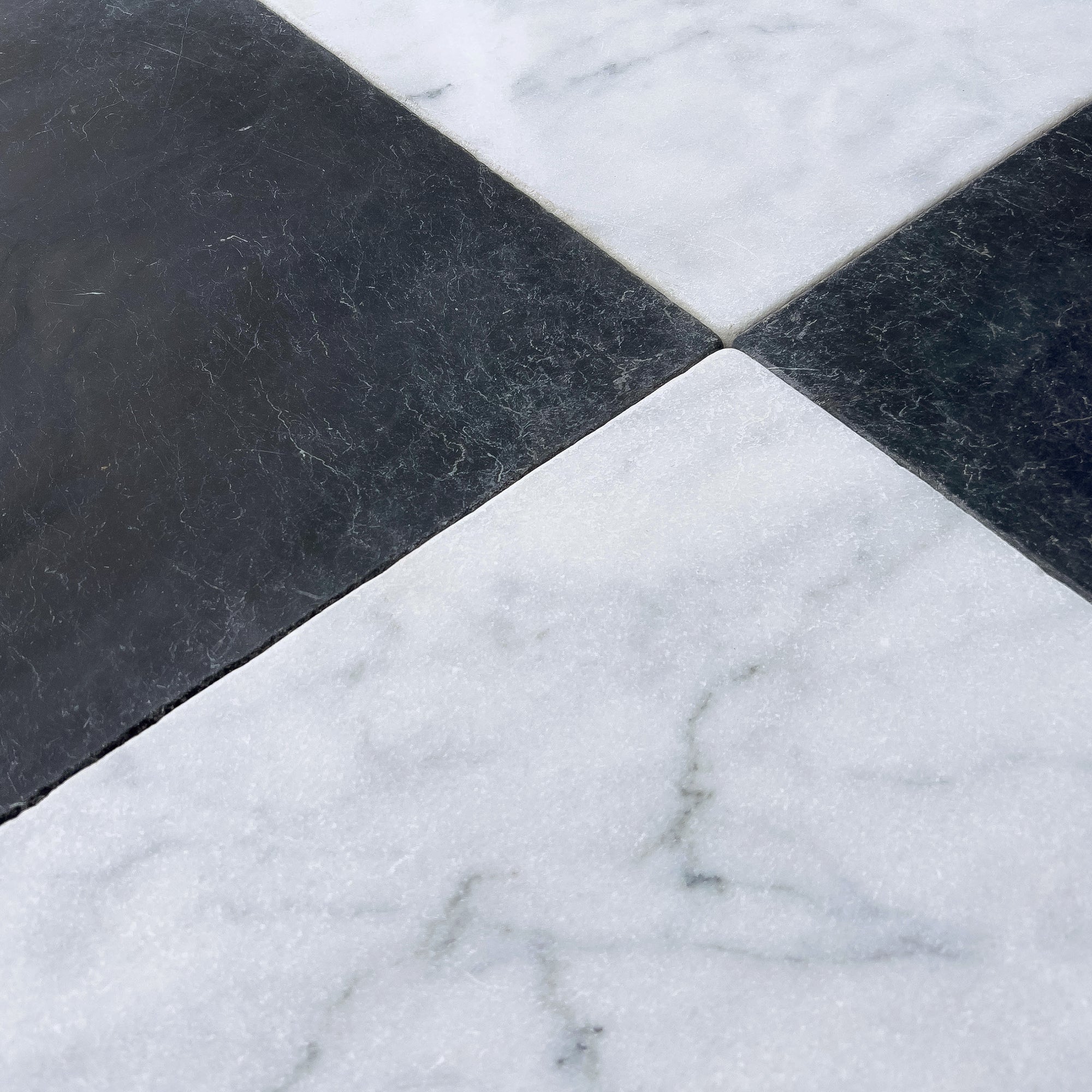 Venetian Black &amp; White Tumbled